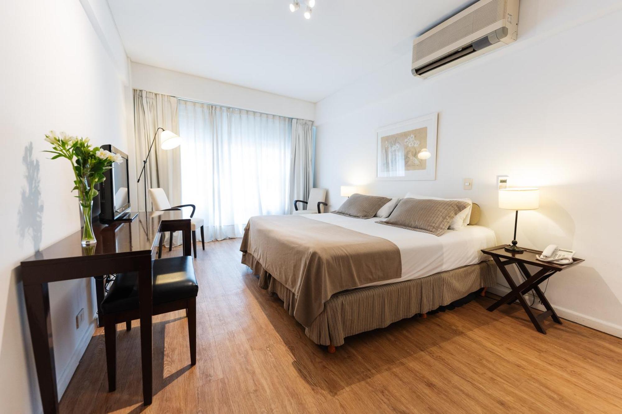 Loi Flats 4*