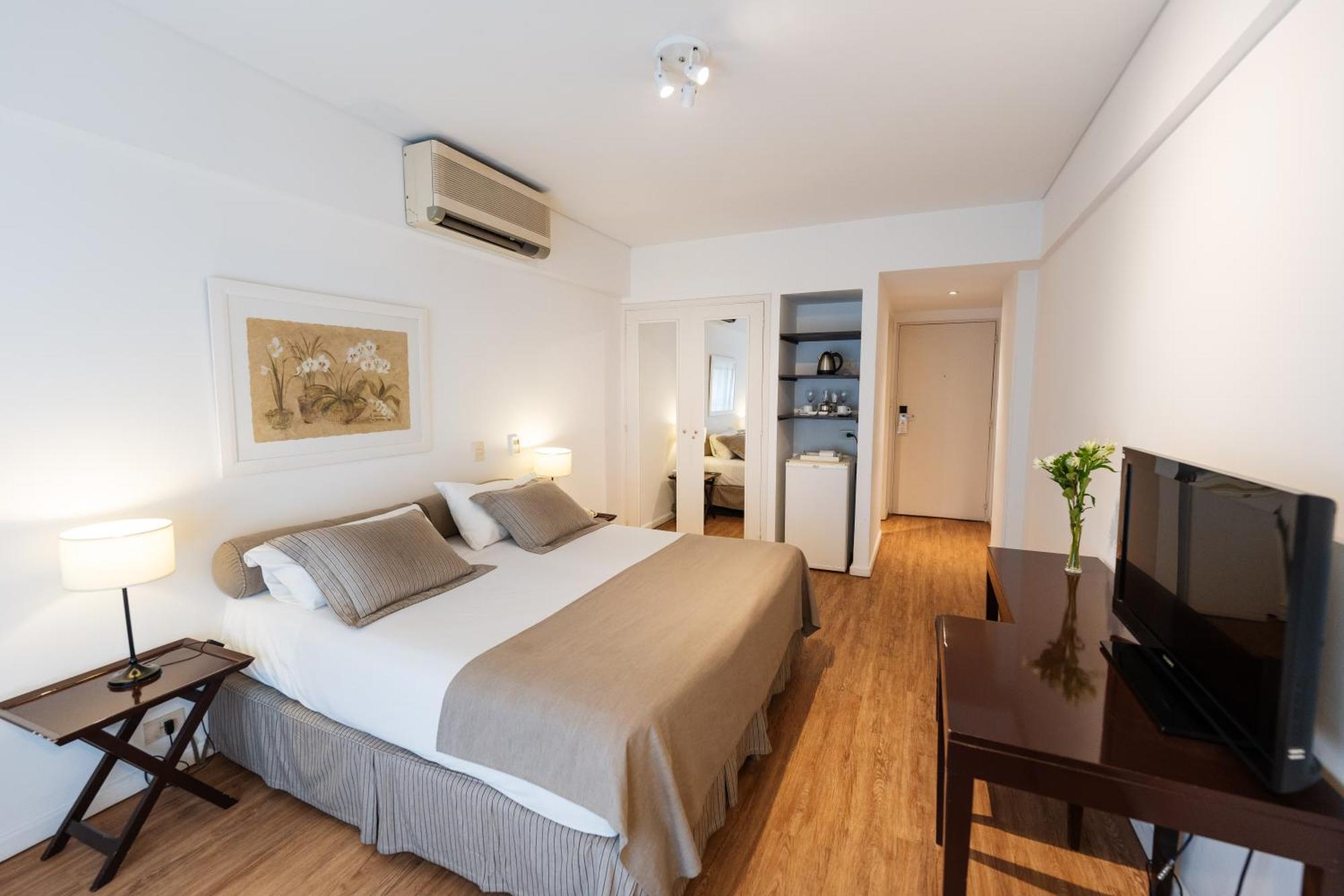 Loi Flats Hotel