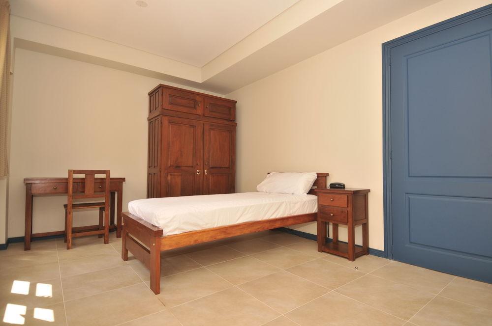 Entis Residencia Universitaria Guest house 2*