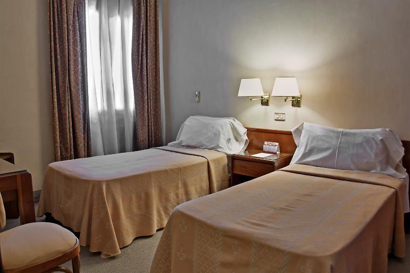 Hotel Castelar & 4*