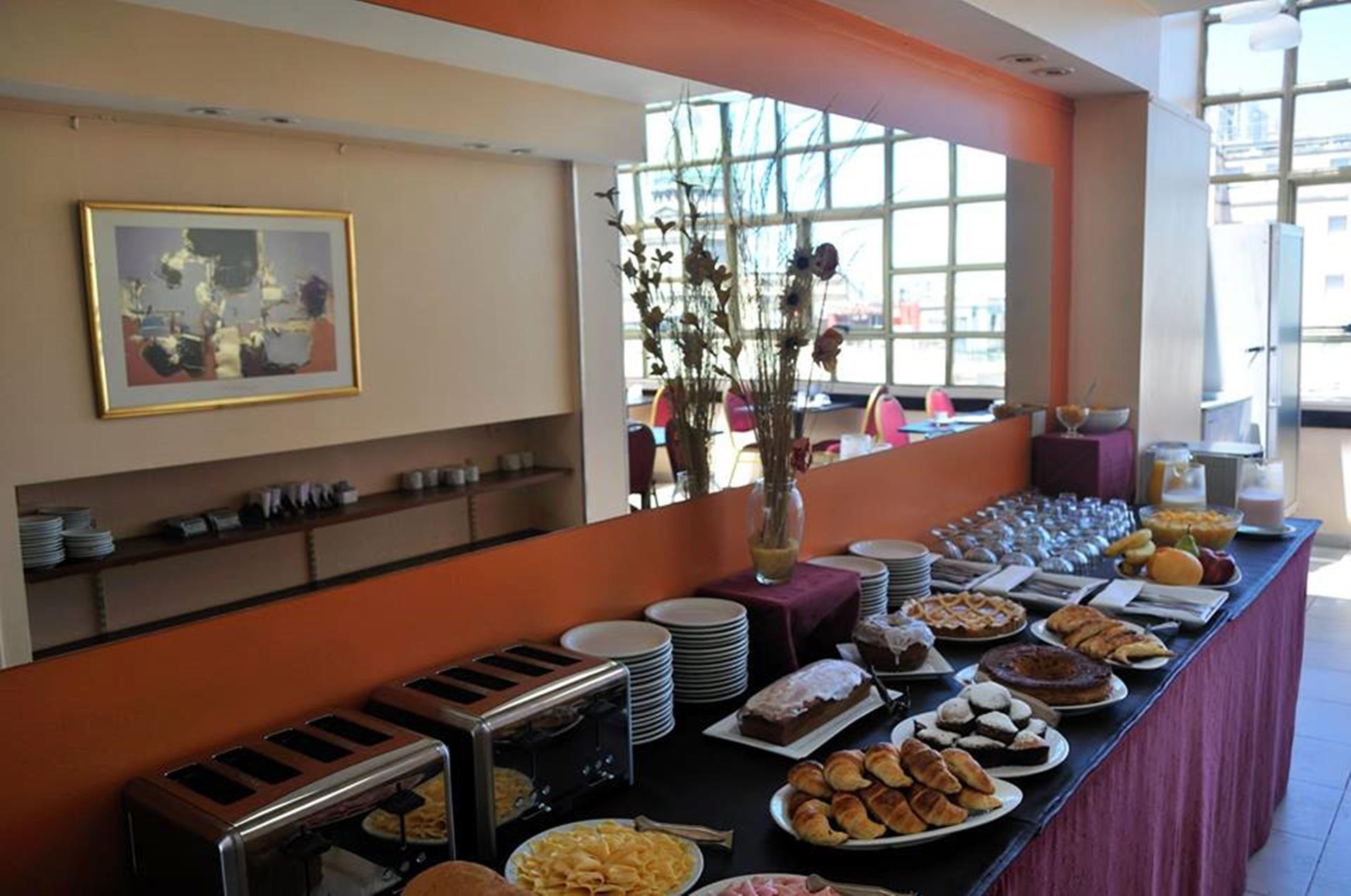 Hotel Up America Plaza 3*