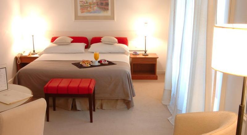 Loi Flats Hotel