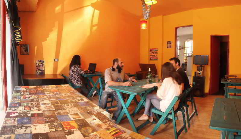 Play Soho Hostel *