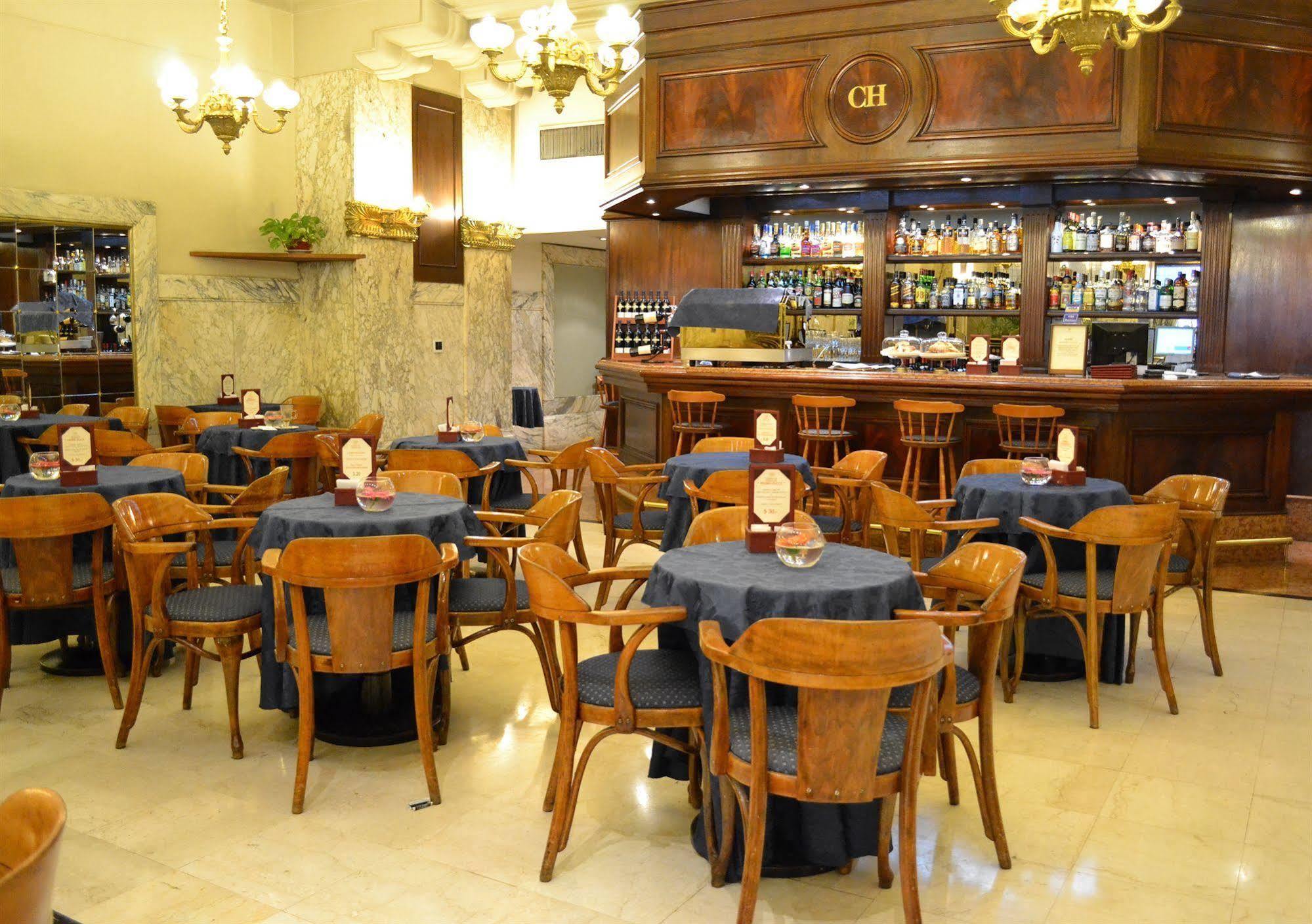 Castelar & 4* Ciudad Autónoma de Buenos Aires