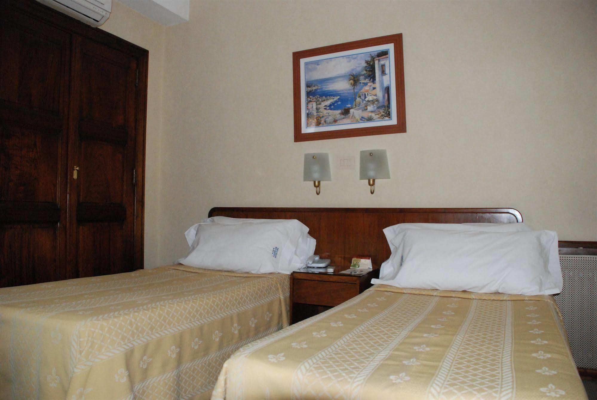 Castelar & 4* Ciudad Autónoma de Buenos Aires