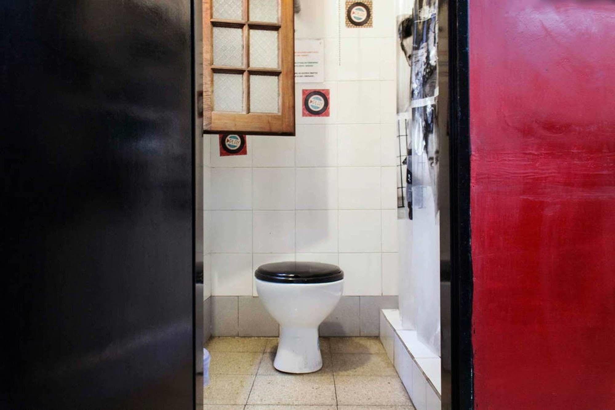 Play Soho Hostel *