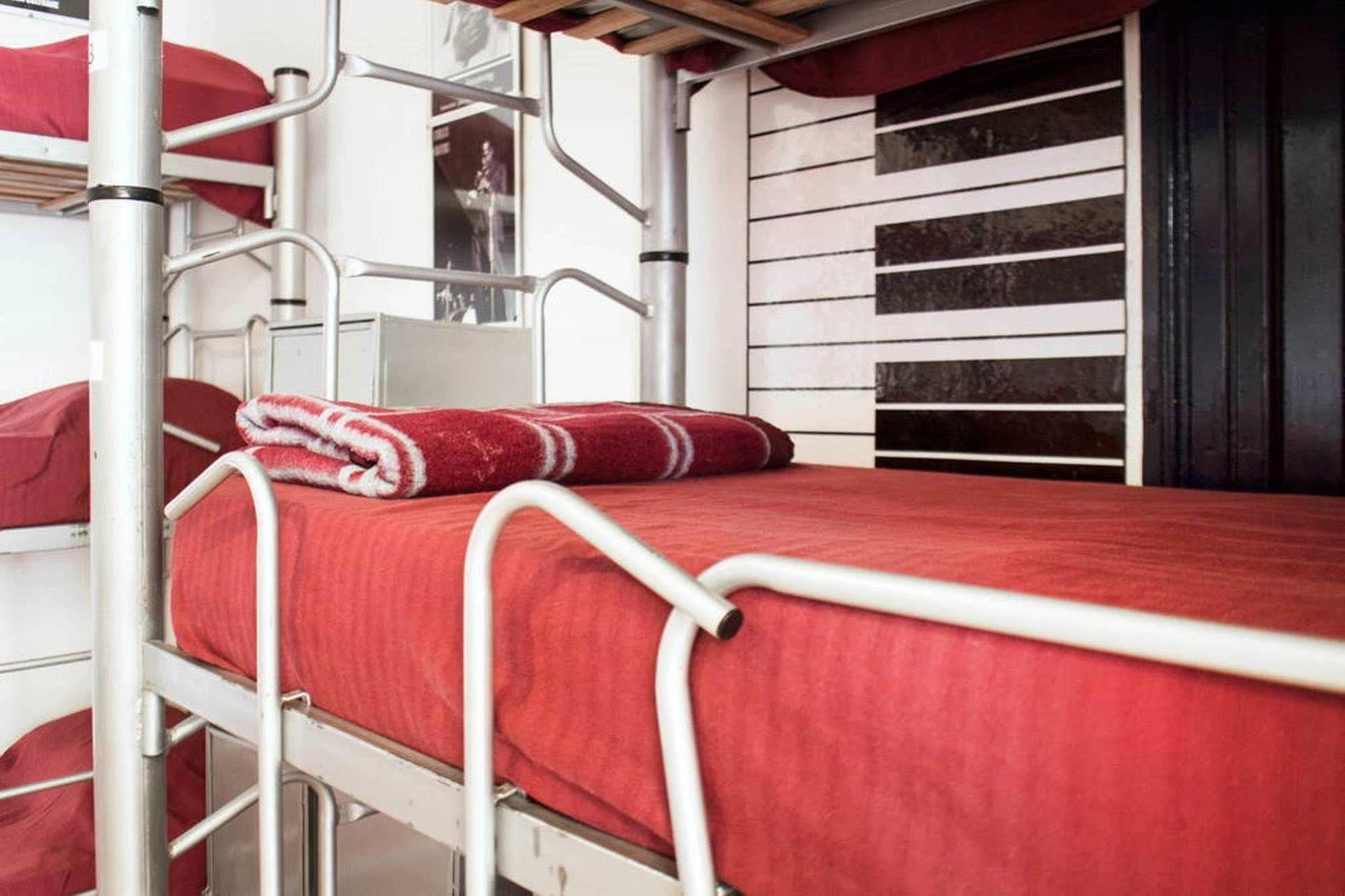 Play Soho Hostel *