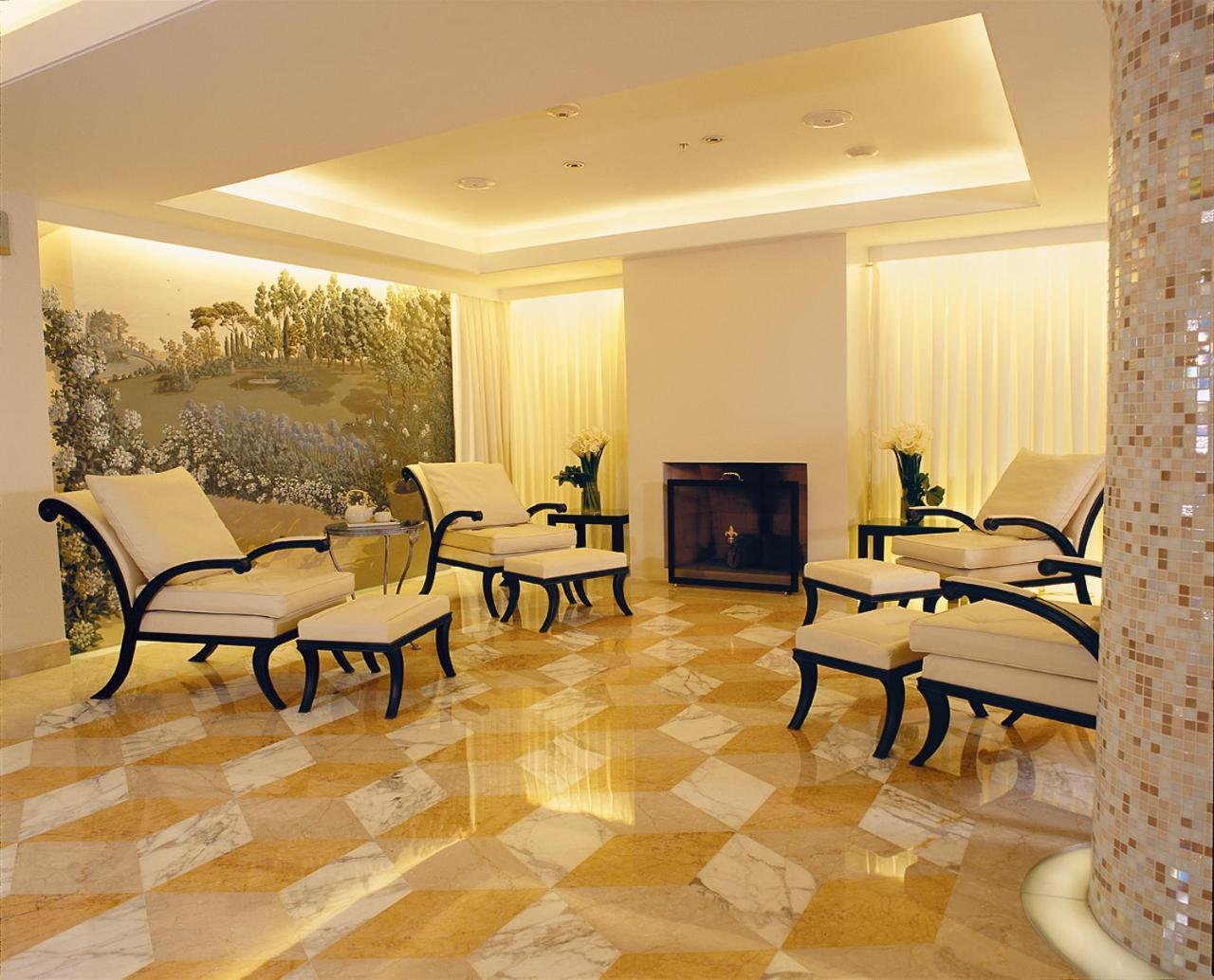 Alvear Palace - Leading Of The World